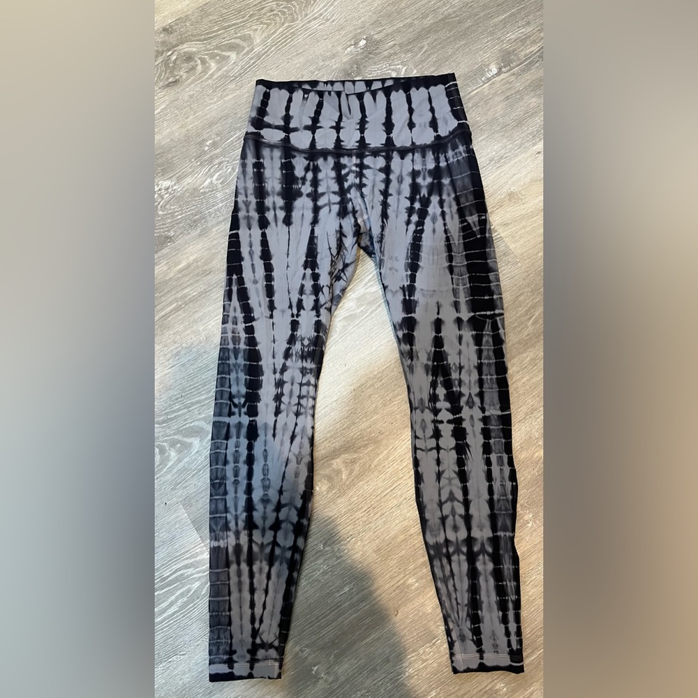 Lululemon black and gray tie dye wunder under size 8- worn once